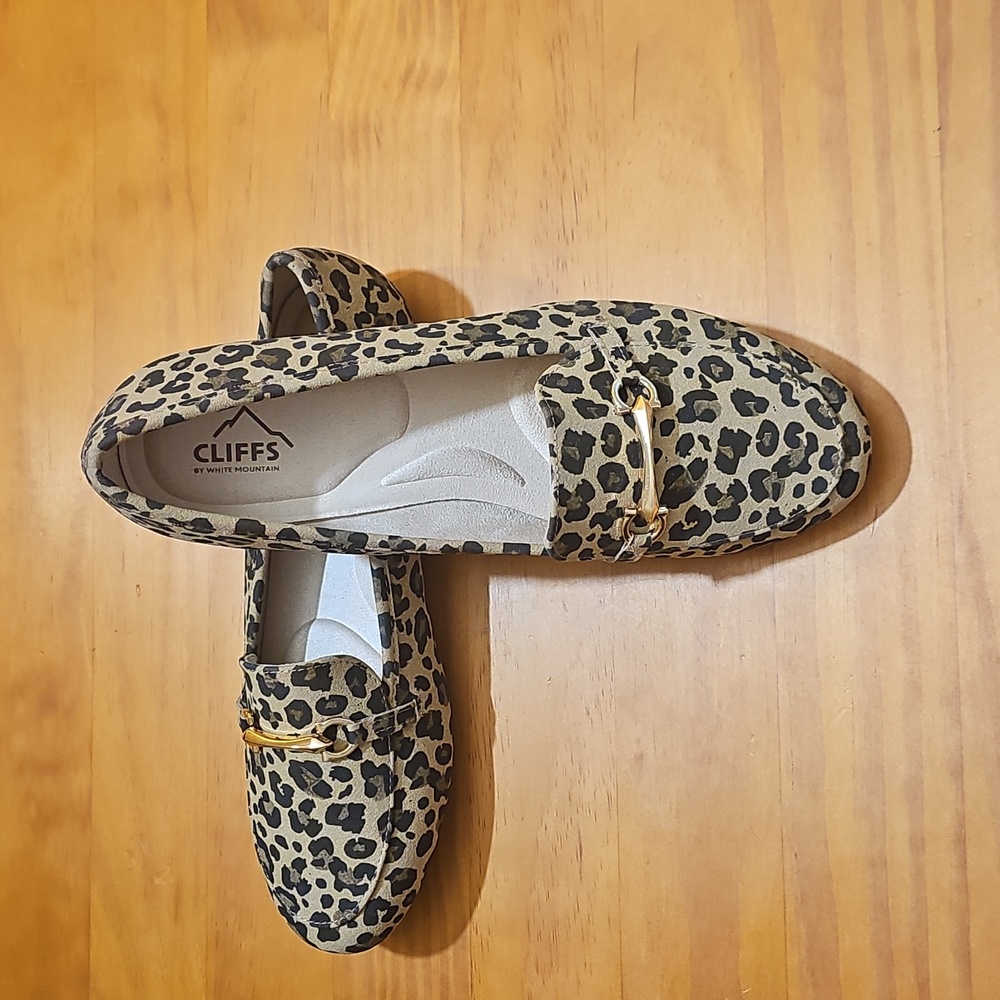 Cliffs by White Mountain Glowing Leopard Print Horse Bit Loafer Size 9 Wide